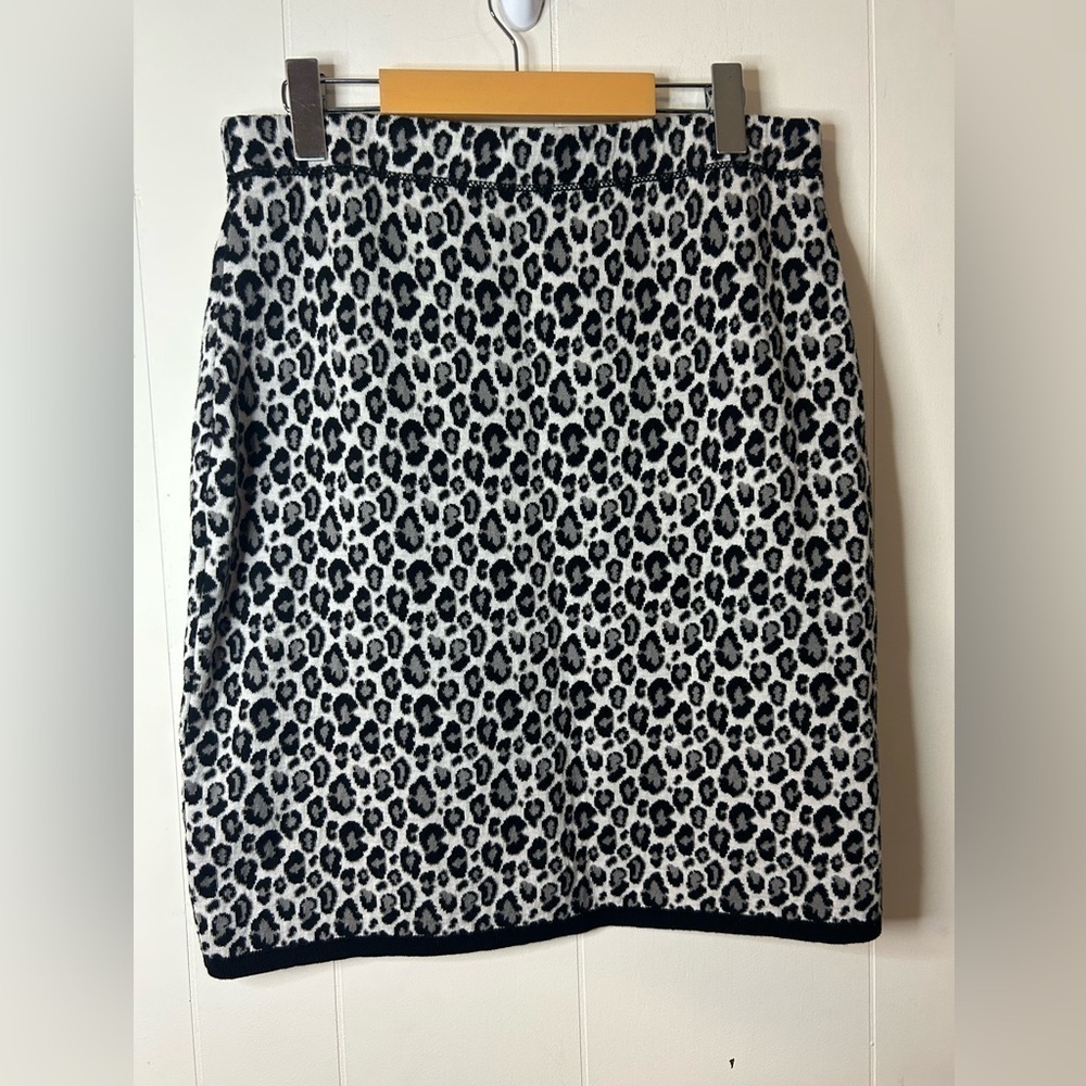 Parkhurst, Large, black and white cheetah print 100% cotton, made in Canada - Picture 2 of 8